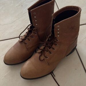 ARIAT BOOTS WORN ONCE